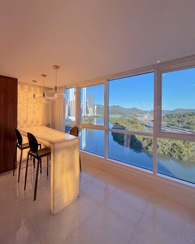 Apartamento com 182m², 3 dormitórios, 3 suítes, 3 vagas, Marina Beach Towers em Balneário Camboriú