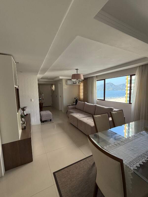 Apartamento com 150m², 3 dormitórios, 3 suítes, 2 vagas no bairro Centro em Balneário Camboriú