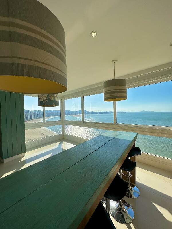 Apartamento com 140m², 3 dormitórios, 3 suítes, 2 vagas no bairro Centro em Balneário Camboriú