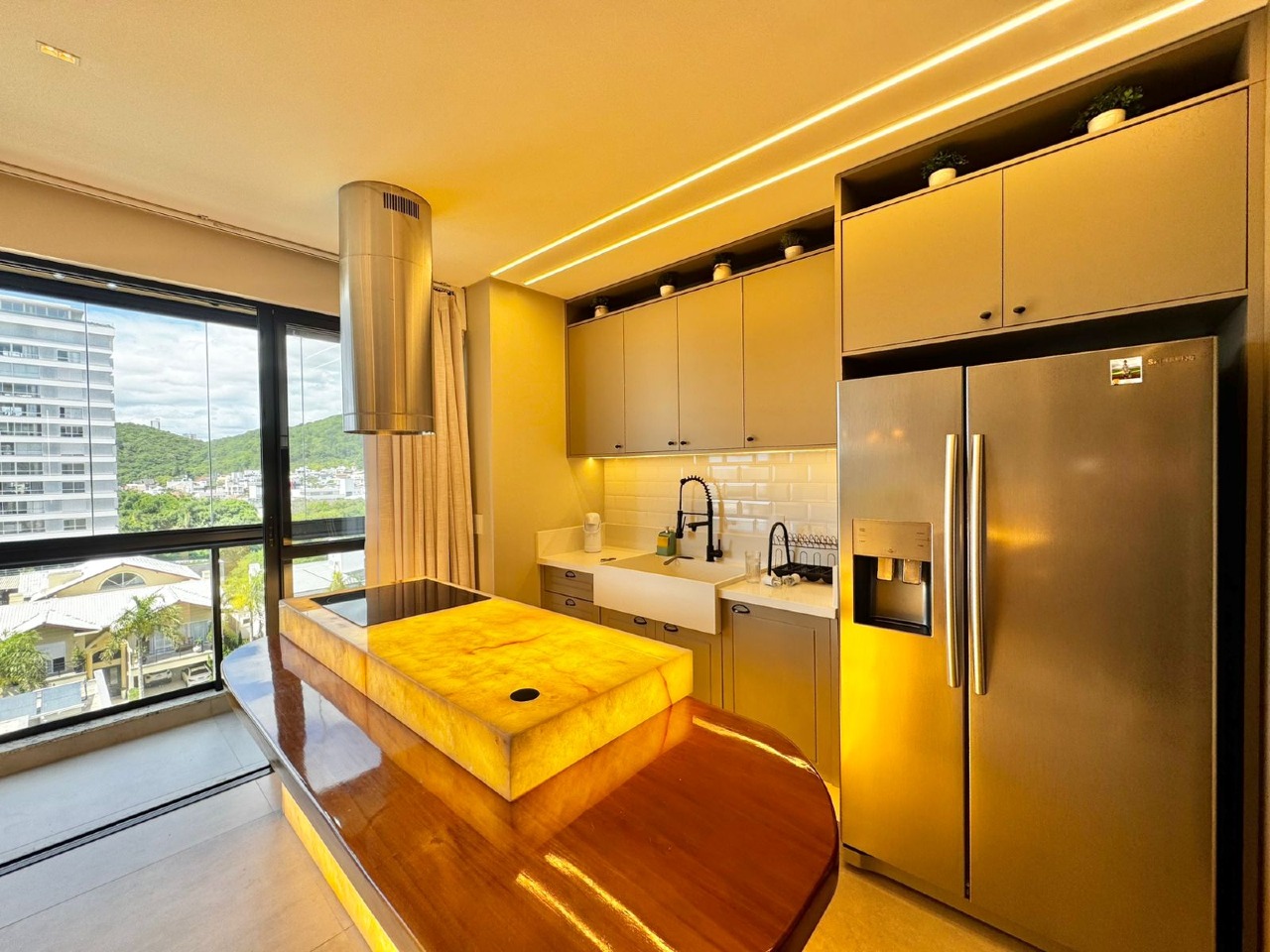 Apartamento com 85m², 3 dormitórios, 3 suítes, 2 vagas no bairro Praia Brava de Itajaí em Itajaí