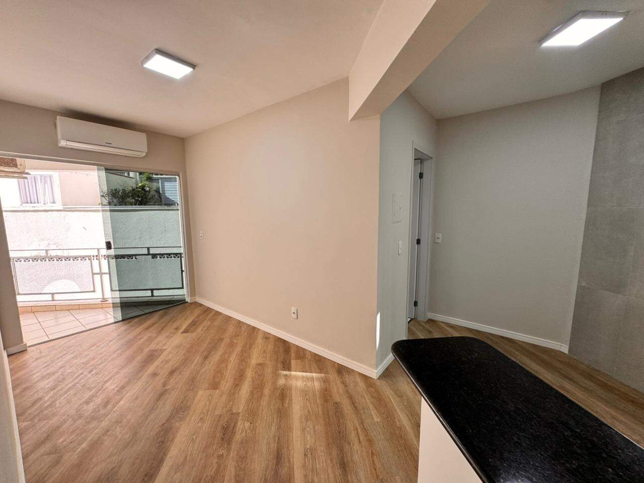 Apartamento com 52m², 2 dormitórios, 1 suíte no bairro Centro em Balneário Camboriú