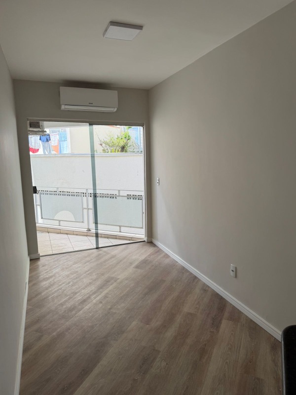 Apartamento com 52m², 2 dormitórios, 1 suíte no bairro Centro em Balneário Camboriú