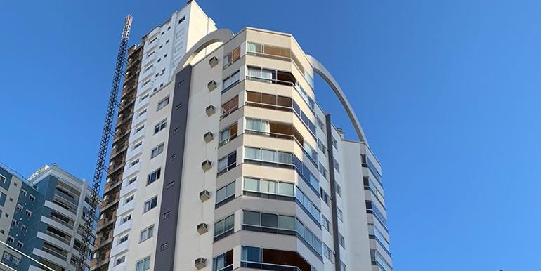 Apartamento com 119m², 3 dormitórios, 1 suíte, 2 vagas no bairro Centro em Balneário Camboriú