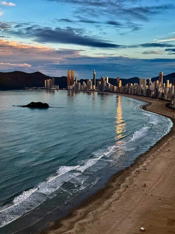 Apartamento com 184m², 4 dormitórios, 4 suítes, 4 vagas, Boreal Tower em Balneário Camboriú