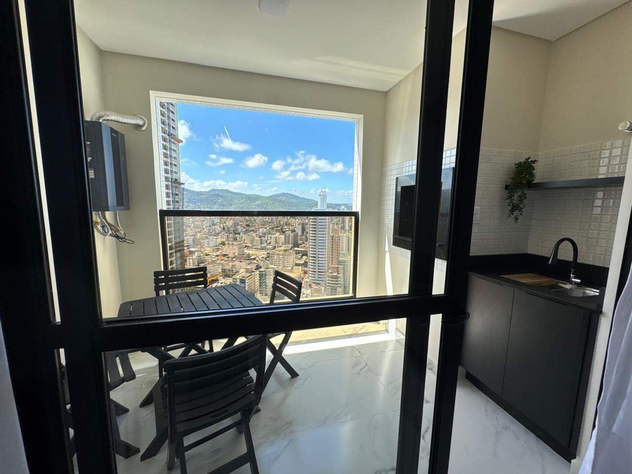 Apartamento com 80m², 2 suítes no bairro Centro em Balneário Camboriú