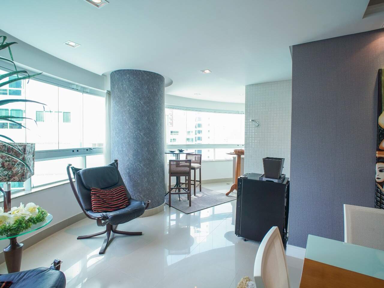 Apartamento com 153m², 3 dormitórios, 3 suítes, 2 vagas no bairro Centro em Balneário Camboriú