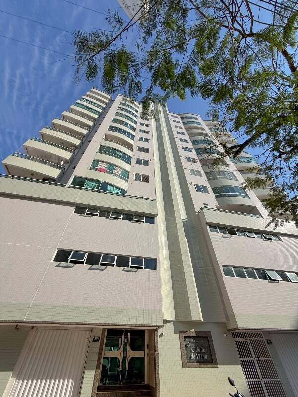 Apartamento com 100m², 3 dormitórios, 2 vagas no bairro Centro em Balneário Camboriú