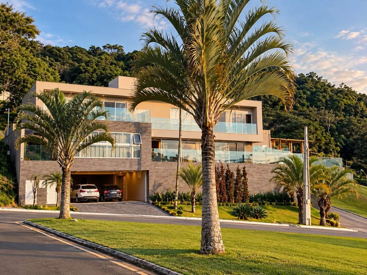 Casa com 525m², 4 dormitórios, 4 suítes, 4 vagas no bairro Barra em Balneário Camboriú