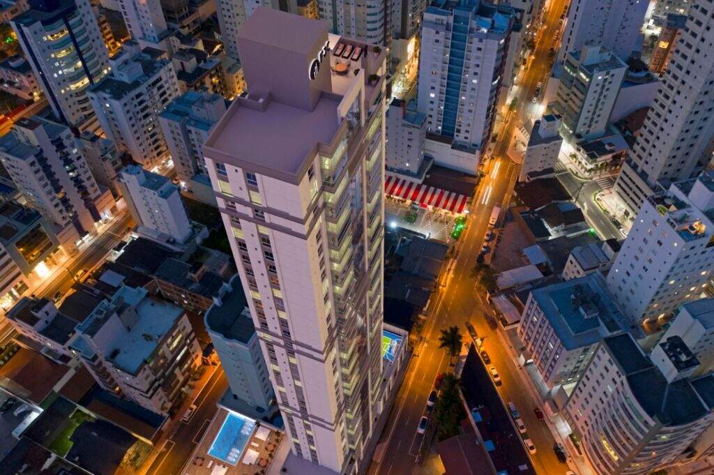 Apartamento com 146m², 4 dormitórios, 2 suítes, 3 vagas, Opera Tower em Balneário Camboriú