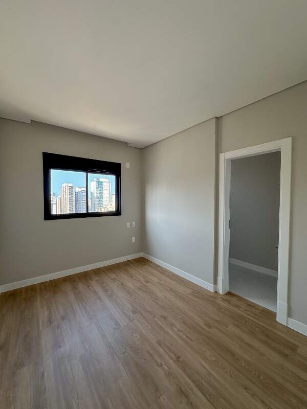 Apartamento com 131m², 3 dormitórios, 3 suítes, 3 vagas, Soho em Balneário Camboriú