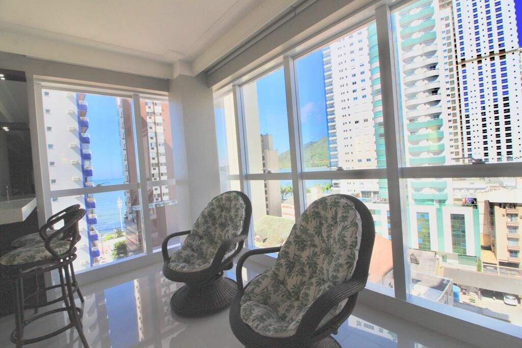 Apartamento com 136m², 3 dormitórios, 3 suítes, 3 vagas, Ed. Mendelssohn em Balneário Camboriú