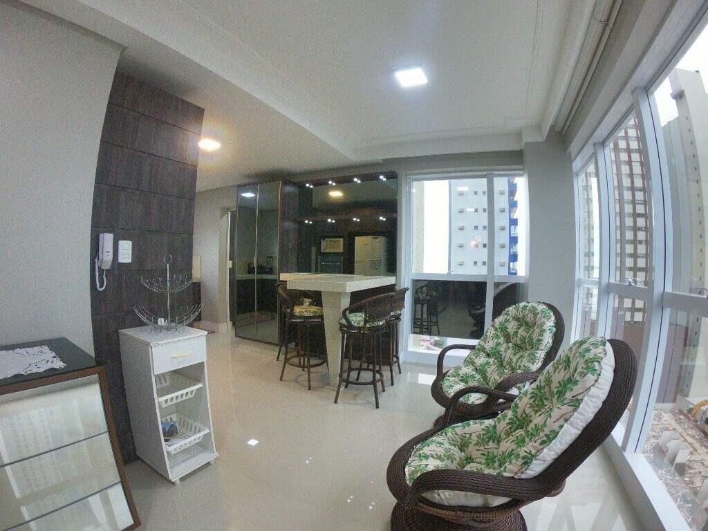 Apartamento com 136m², 3 dormitórios, 3 suítes, 3 vagas, Ed. Mendelssohn em Balneário Camboriú