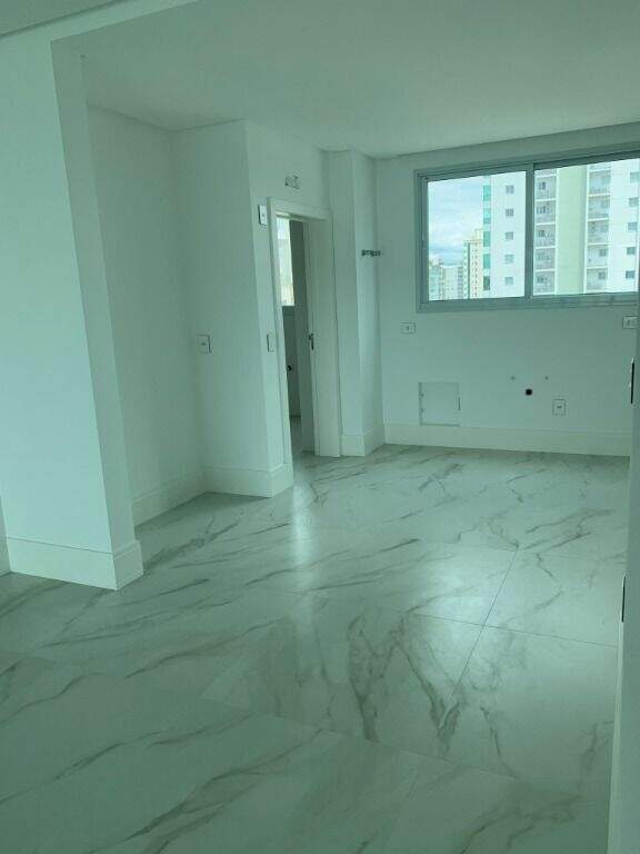 Apartamento com 151m², 3 dormitórios, 3 suítes, 3 vagas, Ed. Le Portier em Balneário Camboriú