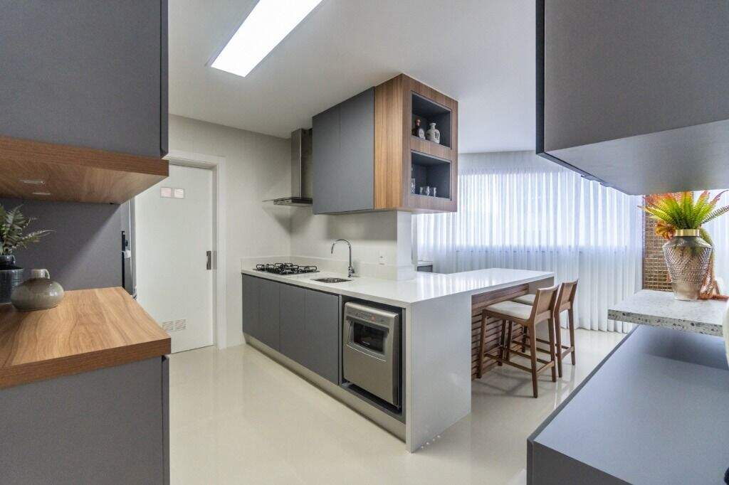 Apartamento com 150m², 4 dormitórios, 4 suítes, 3 vagas, Villa Castelli em Balneário Camboriú