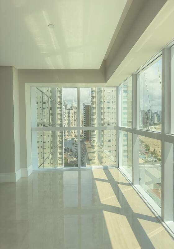 Apartamento com 196m², 4 dormitórios, 4 suítes, 3 vagas, One Tower em Balneário Camboriú