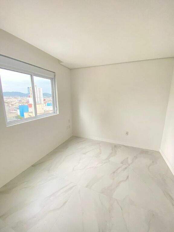 Apartamento com 120m², 3 dormitórios, 3 suítes, 2 vagas, Golden Bay em Balneário Camboriú