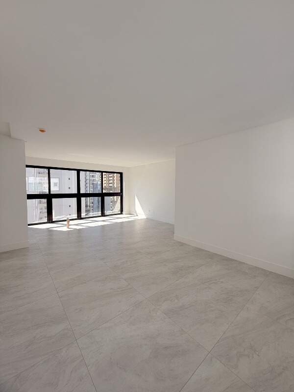 Apartamento com 111m², 3 dormitórios, 3 suítes, 2 vagas, Vênus de Milo em Balneário Camboriú