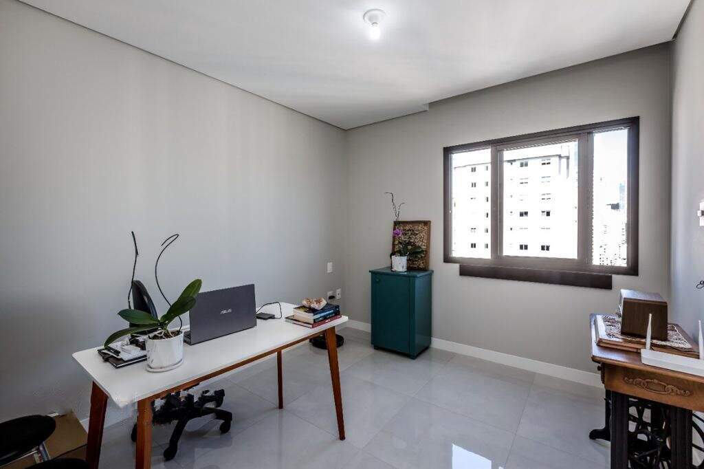 Apartamento com 147m², 4 dormitórios, 2 suítes, 3 vagas, Argos em Balneário Camboriú