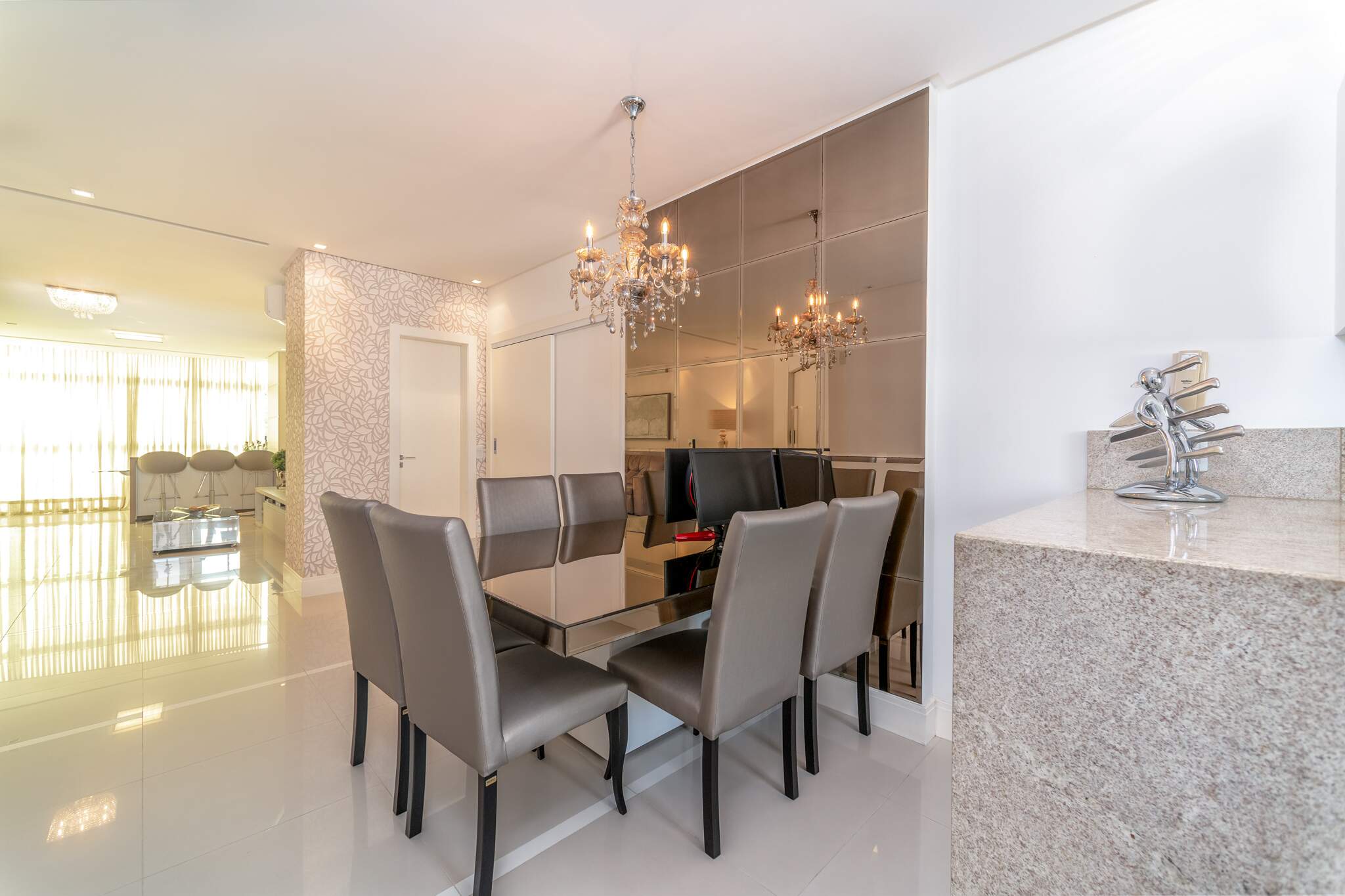 Apartamento com 131m², 3 dormitórios, 3 suítes, 2 vagas, Cartagena em Balneário Camboriú