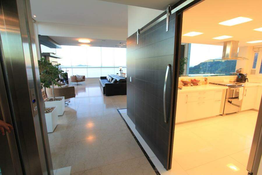 Cobertura com 600m², 7 dormitórios, 7 suítes, 6 vagas, Summer Beach em Balneário Camboriú