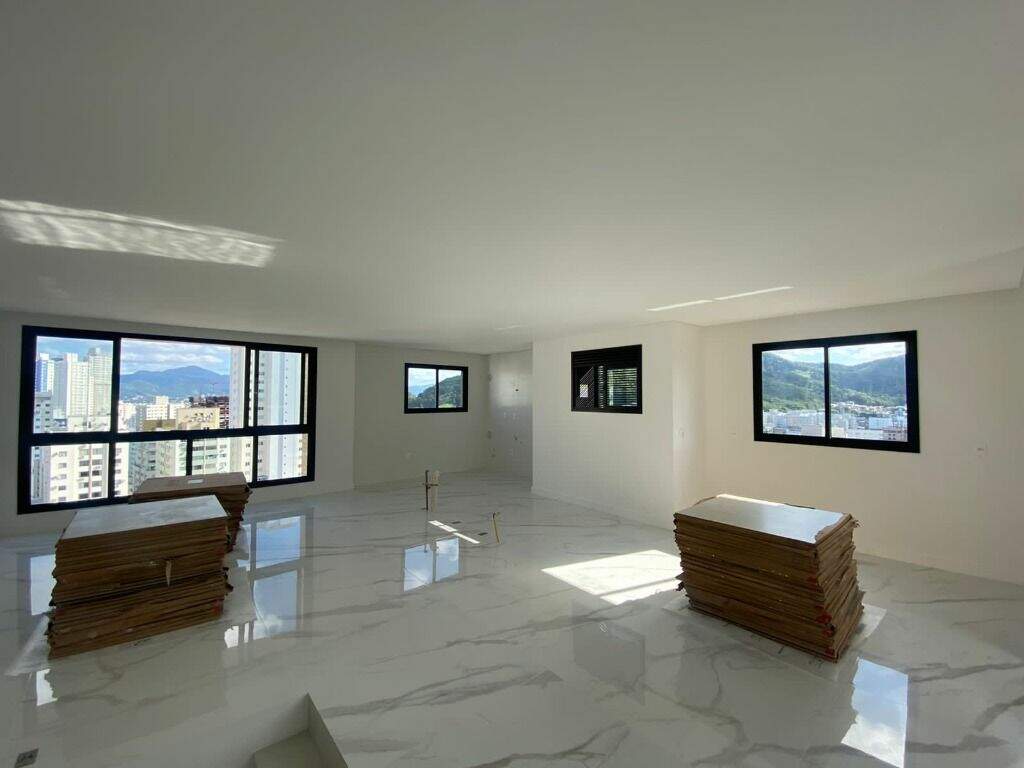 Cobertura com 220m², 4 dormitórios, 4 suítes, 3 vagas, Kirra Residence em Balneário Camboriú