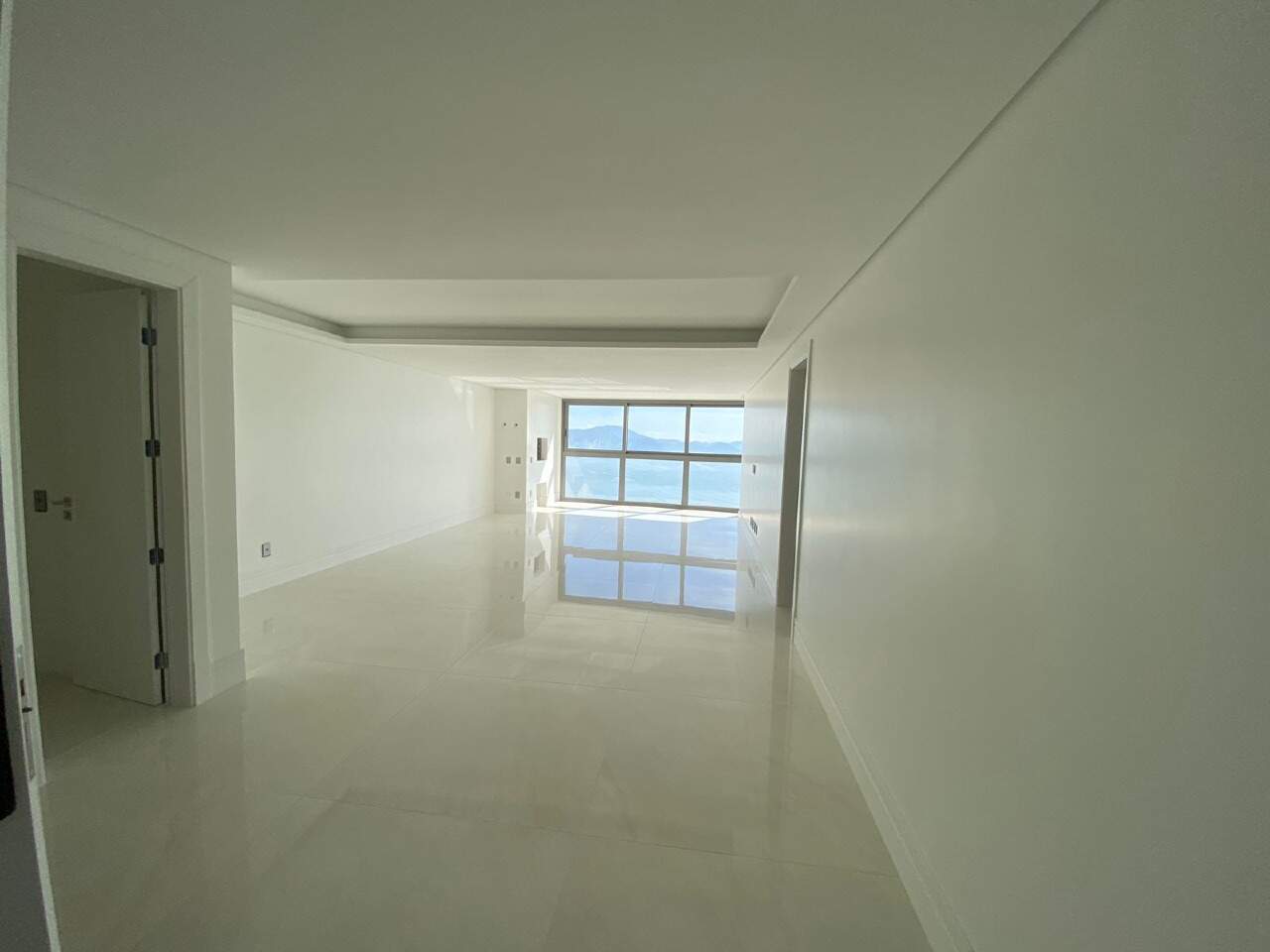 Apartamento com 230m², 4 dormitórios, 4 suítes, 3 vagas no bairro Centro em Balneário Camboriú