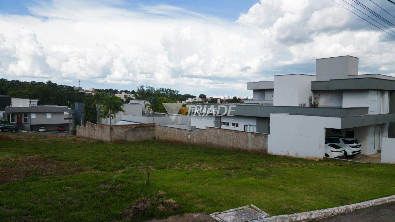 Lote em condomínio à venda no Residencial Parque Mendanha: 