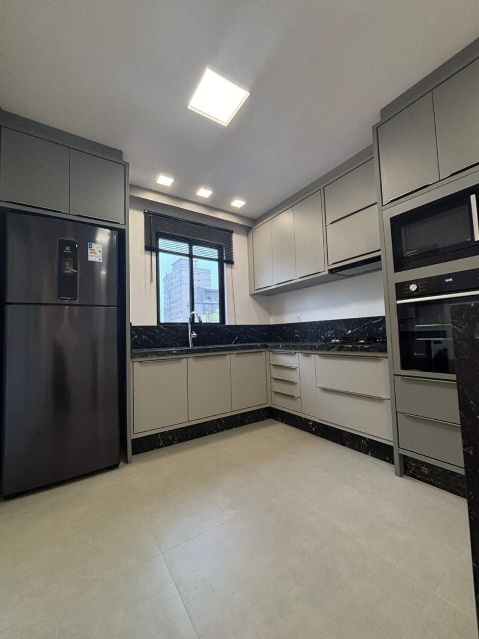 Apartamento à venda no Meia Praia: 