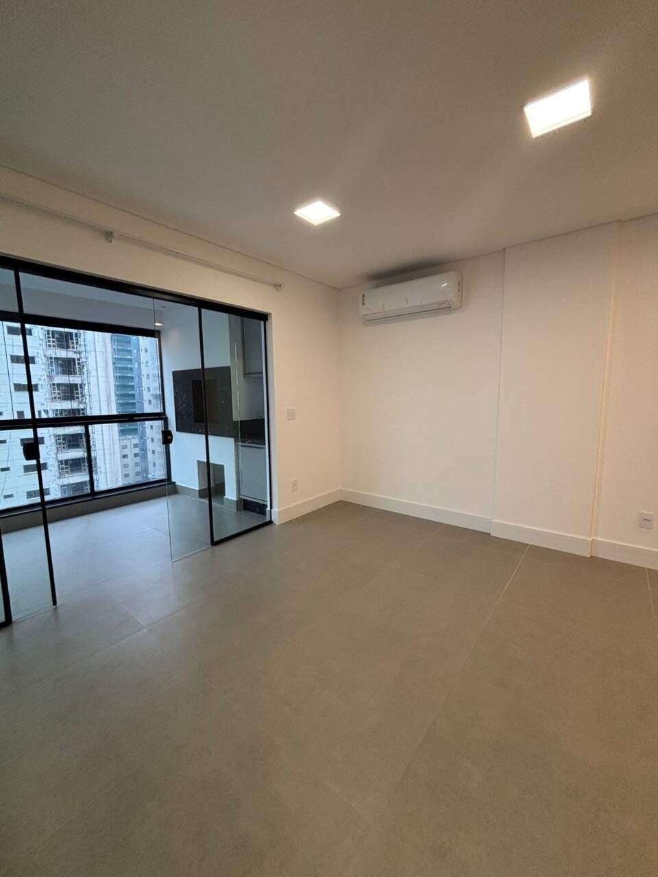 Apartamento à venda no Meia Praia: 