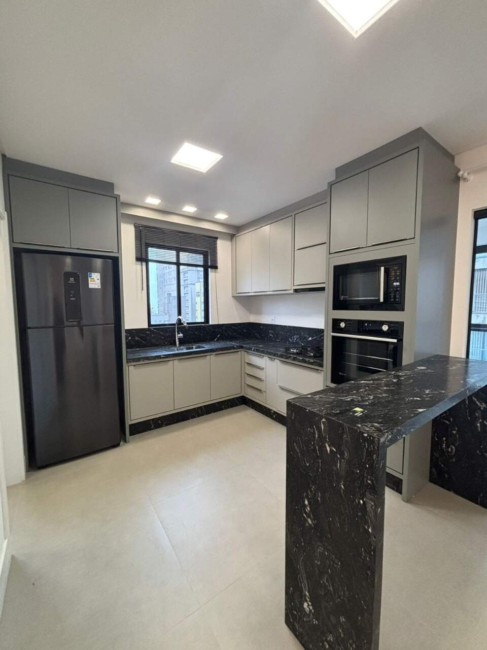 Apartamento à venda no Meia Praia: 