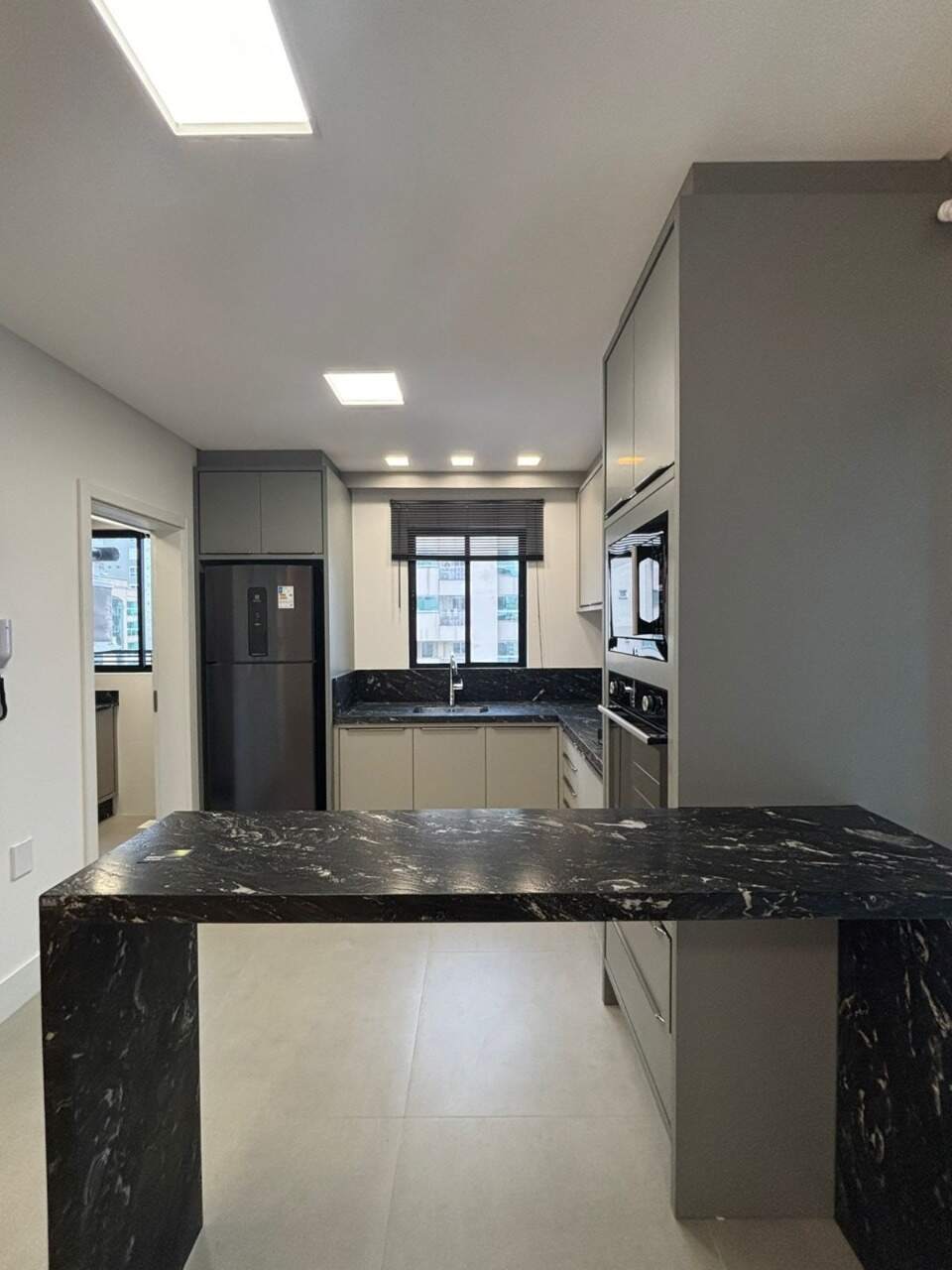 Apartamento à venda no Meia Praia: 