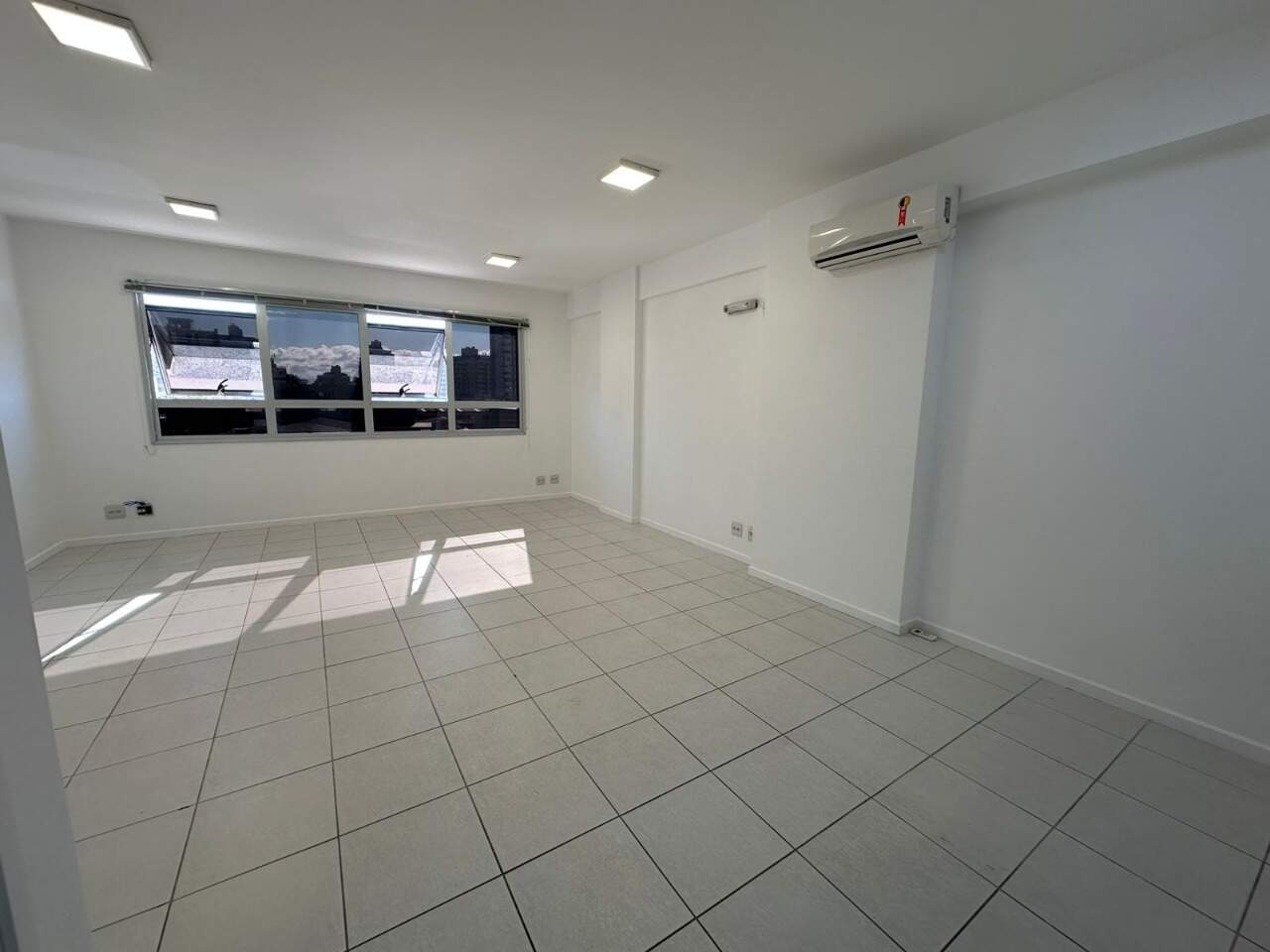 Sala Comercial à venda no Estreito: 