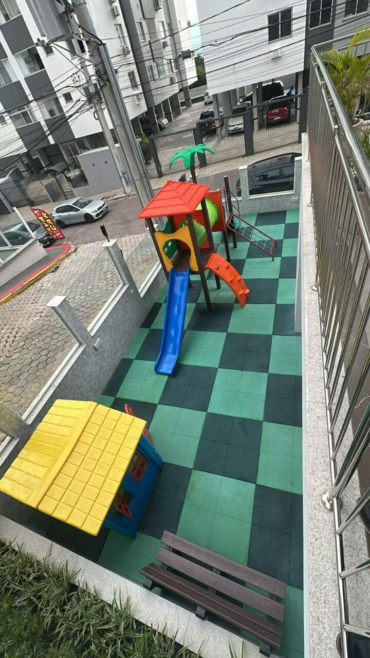 Apartamento à venda no Barreiros: 