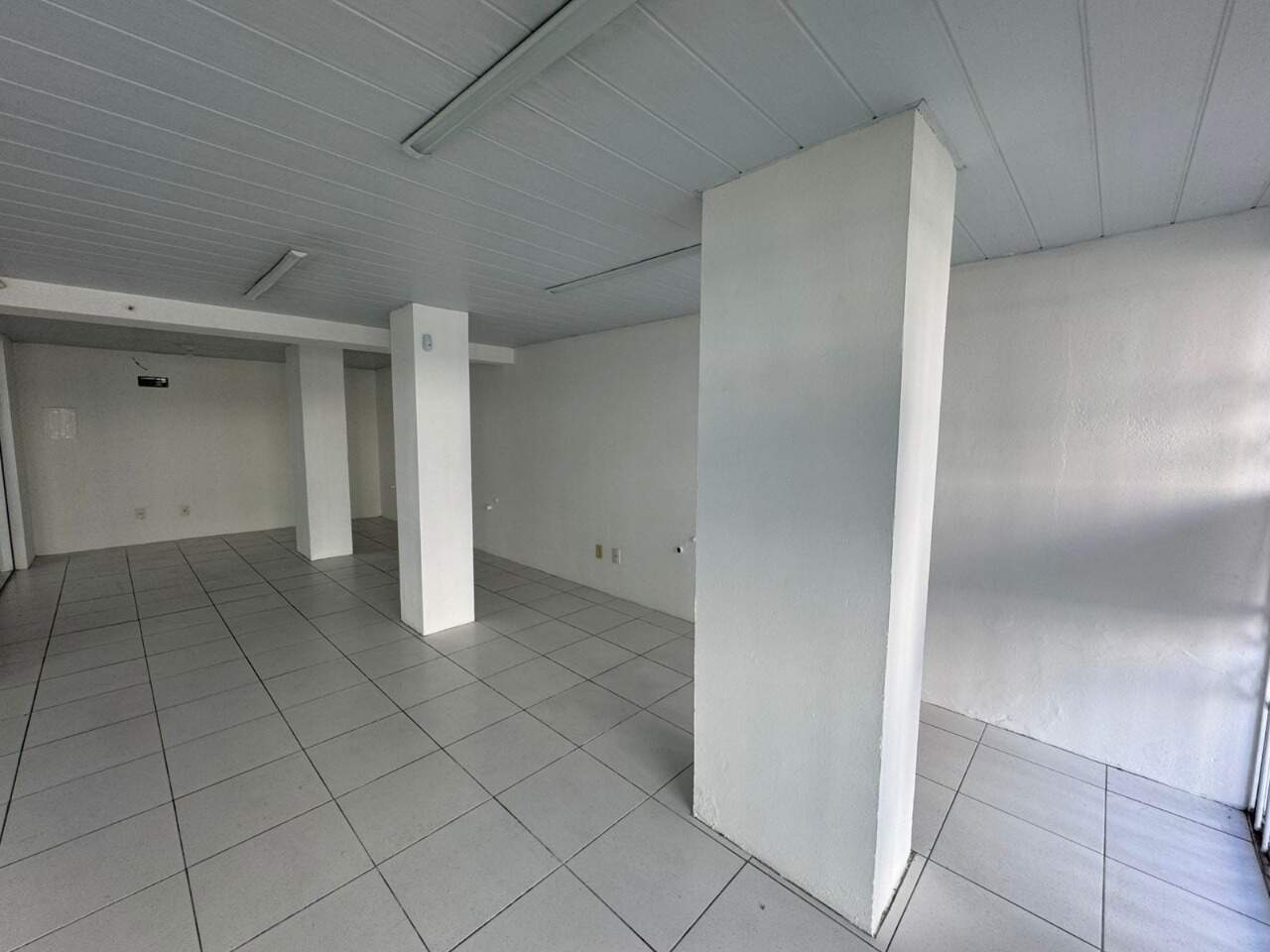 Sala Comercial para aluguel no Kobrasol: 