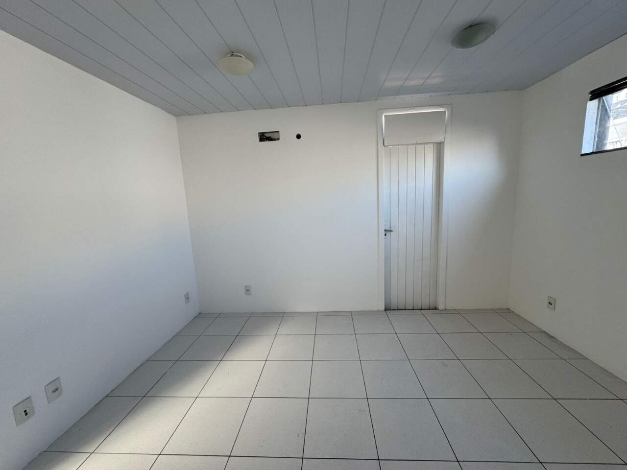 Sala Comercial para aluguel no Kobrasol: 