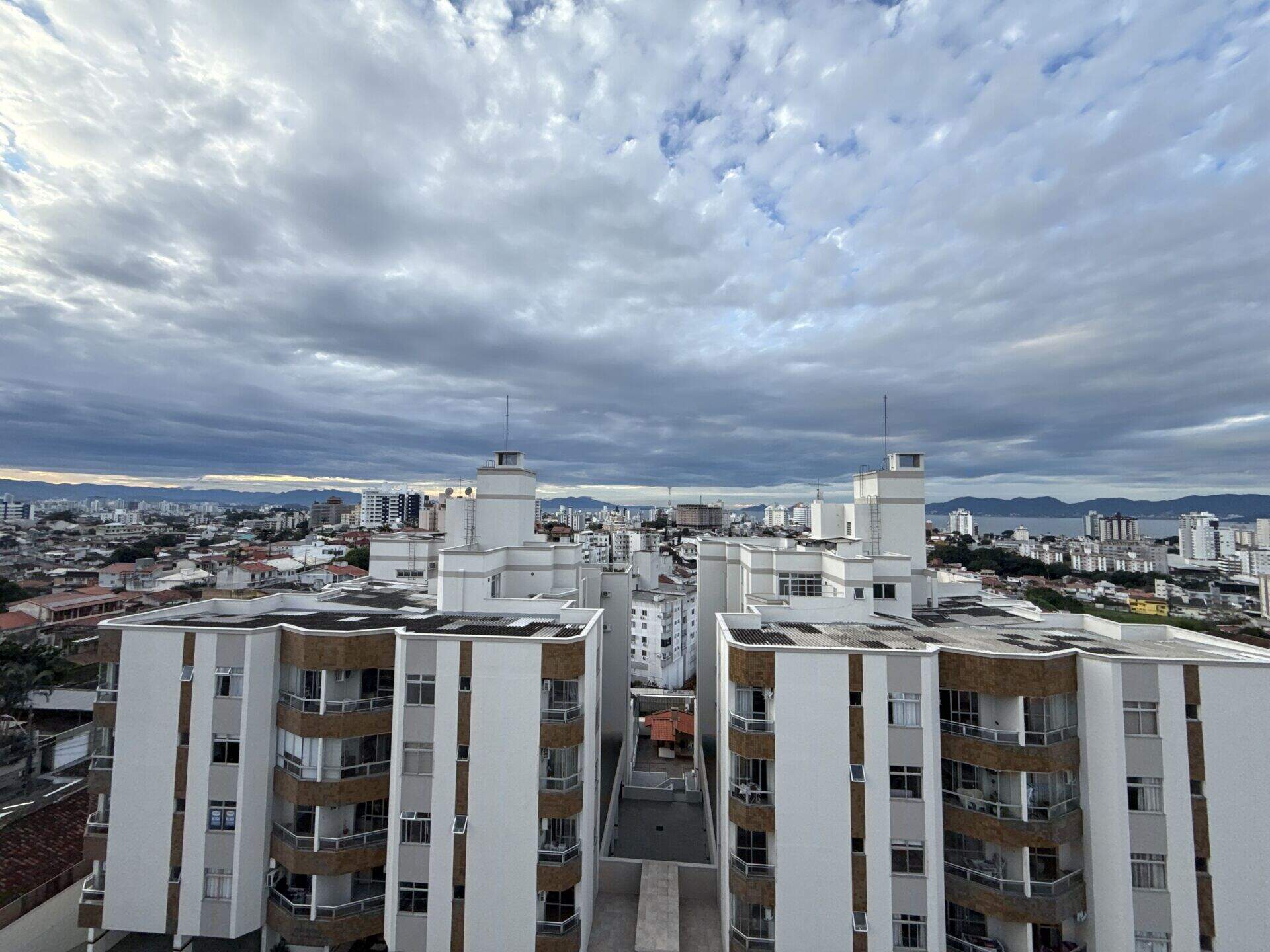 Apartamento à venda no Capoeiras: 