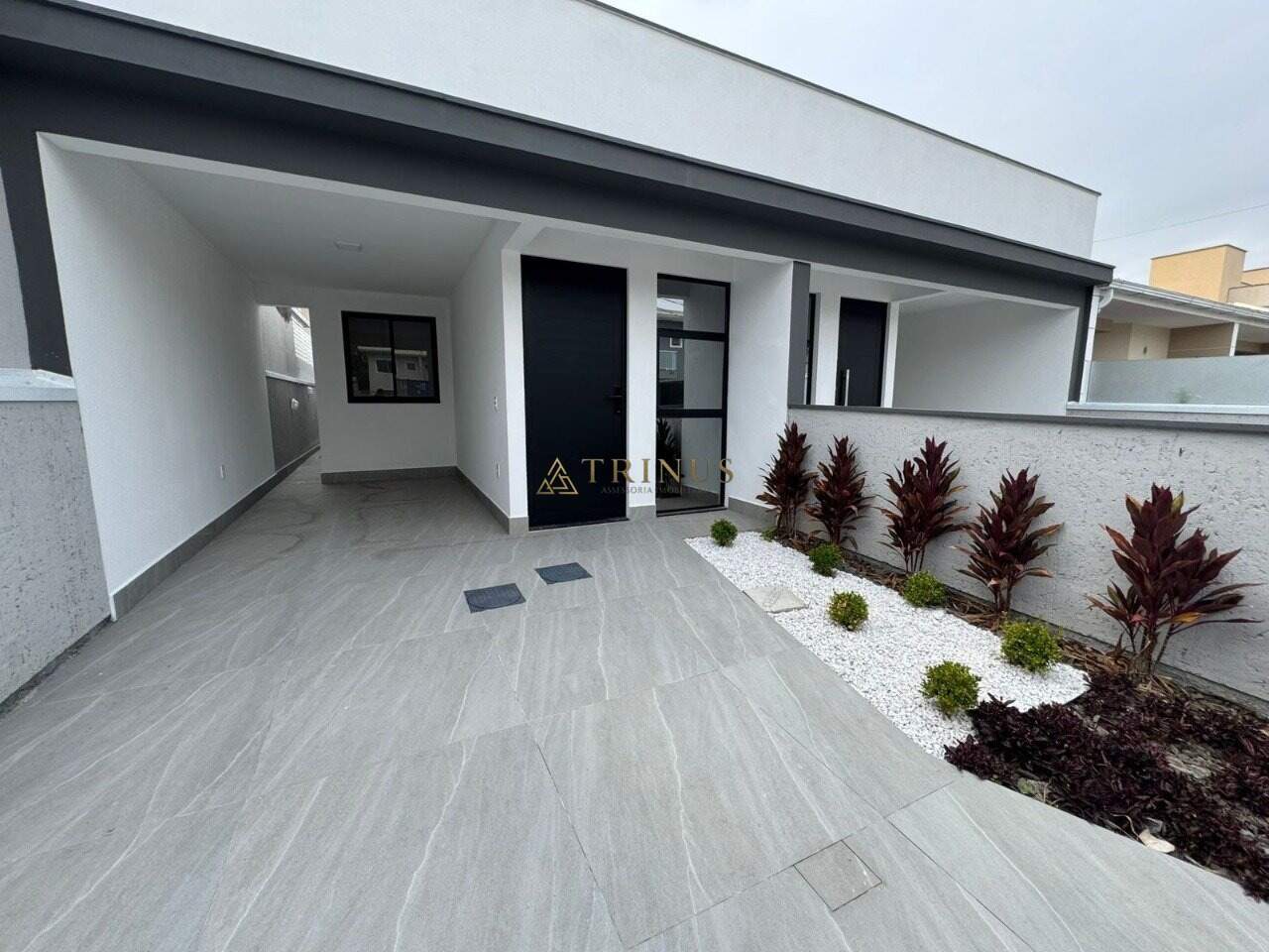 Casa à venda no Forquilhas: 