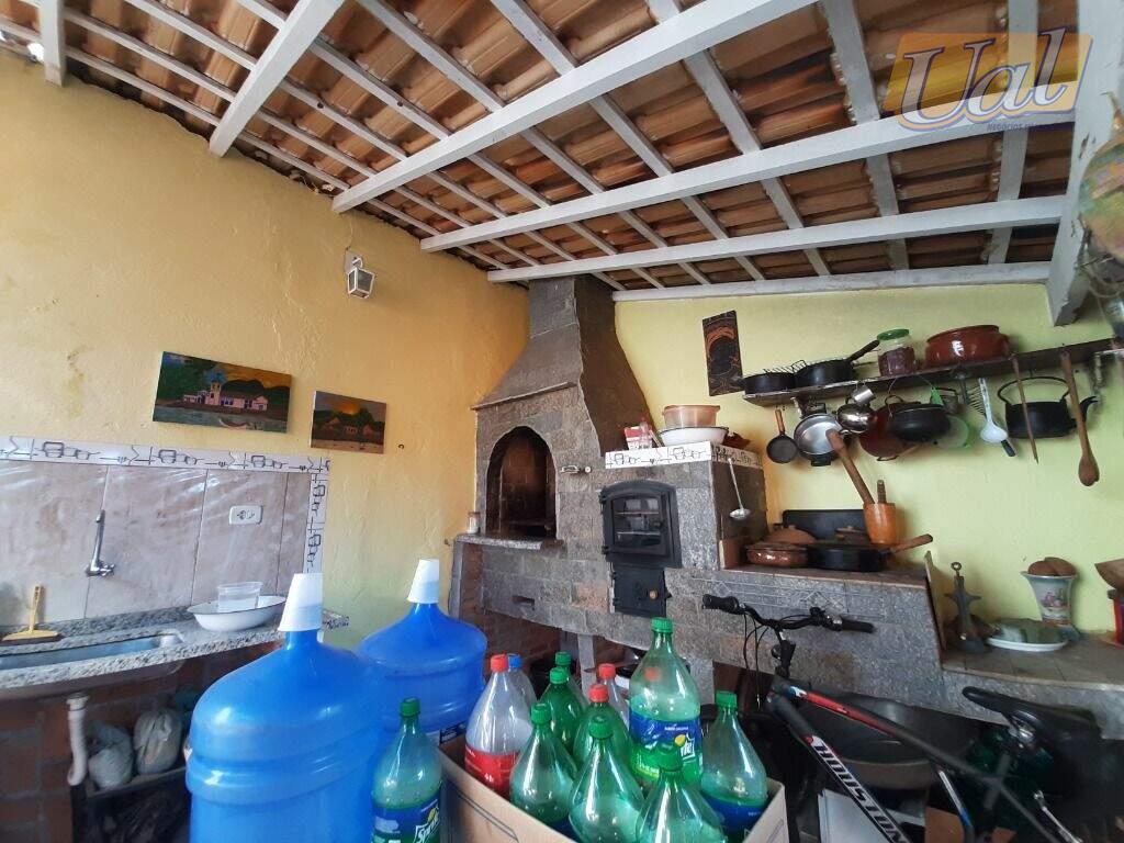 Casa com 3 quartos, 2 banheiros e 2 vagas no bairro Jardim das Palmeiras em Atibaia por apenas 500.000,00: 