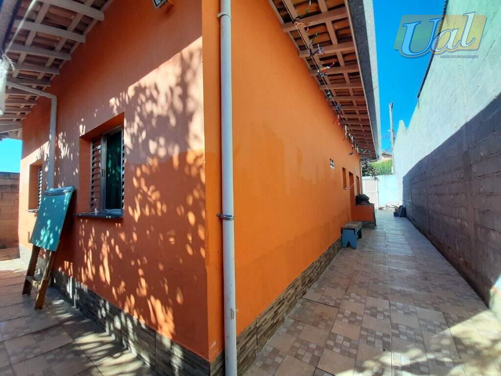 Casa com 3 quartos, 2 banheiros e 2 vagas no bairro Jardim das Palmeiras em Atibaia por apenas 500.000,00: 