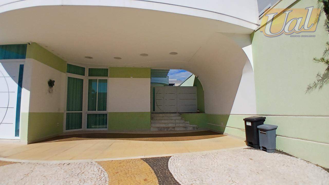 Sobrado com 3 quartos, 4 banheiros e 6 vagas no bairro Tanque em Atibaia por apenas 4.500.000,00: 