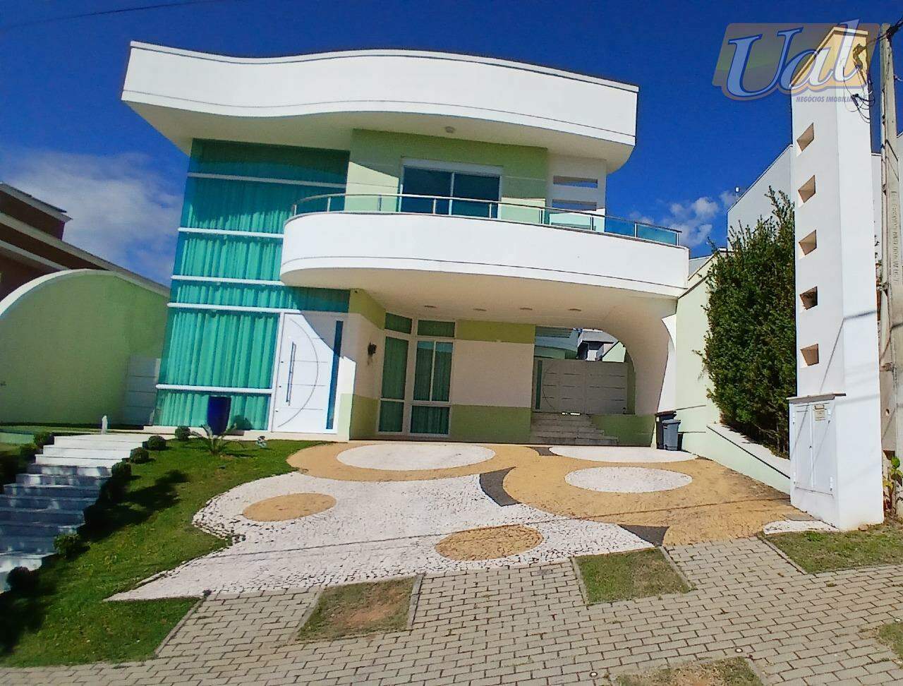 Sobrado com 3 quartos, 4 banheiros e 6 vagas no bairro Tanque em Atibaia por apenas 4.500.000,00: 