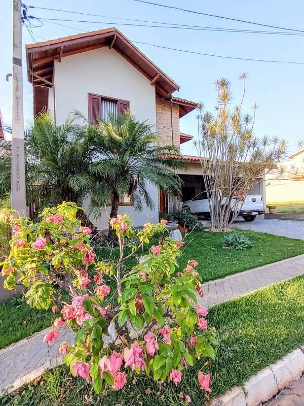 Casa à venda no Portal dos Pássaros: 
