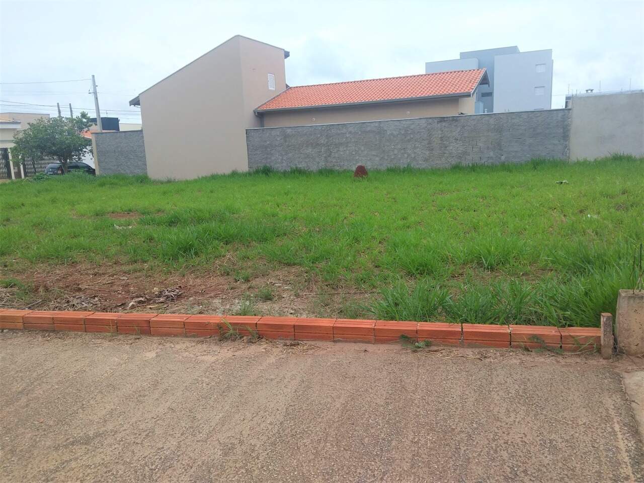 Terreno à venda no Portal Ville Azaleia: 