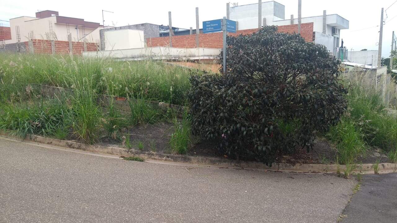 Terreno à venda no Residencial Vitiello: 