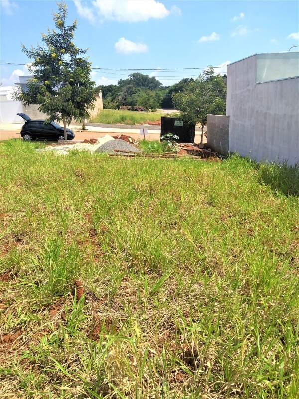 Terreno à venda no Portal Ville Jardins: 