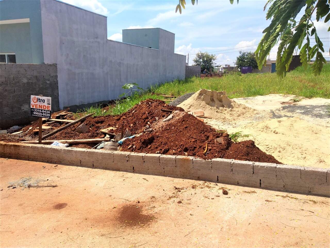 Terreno à venda no Portal Ville Jardins: 