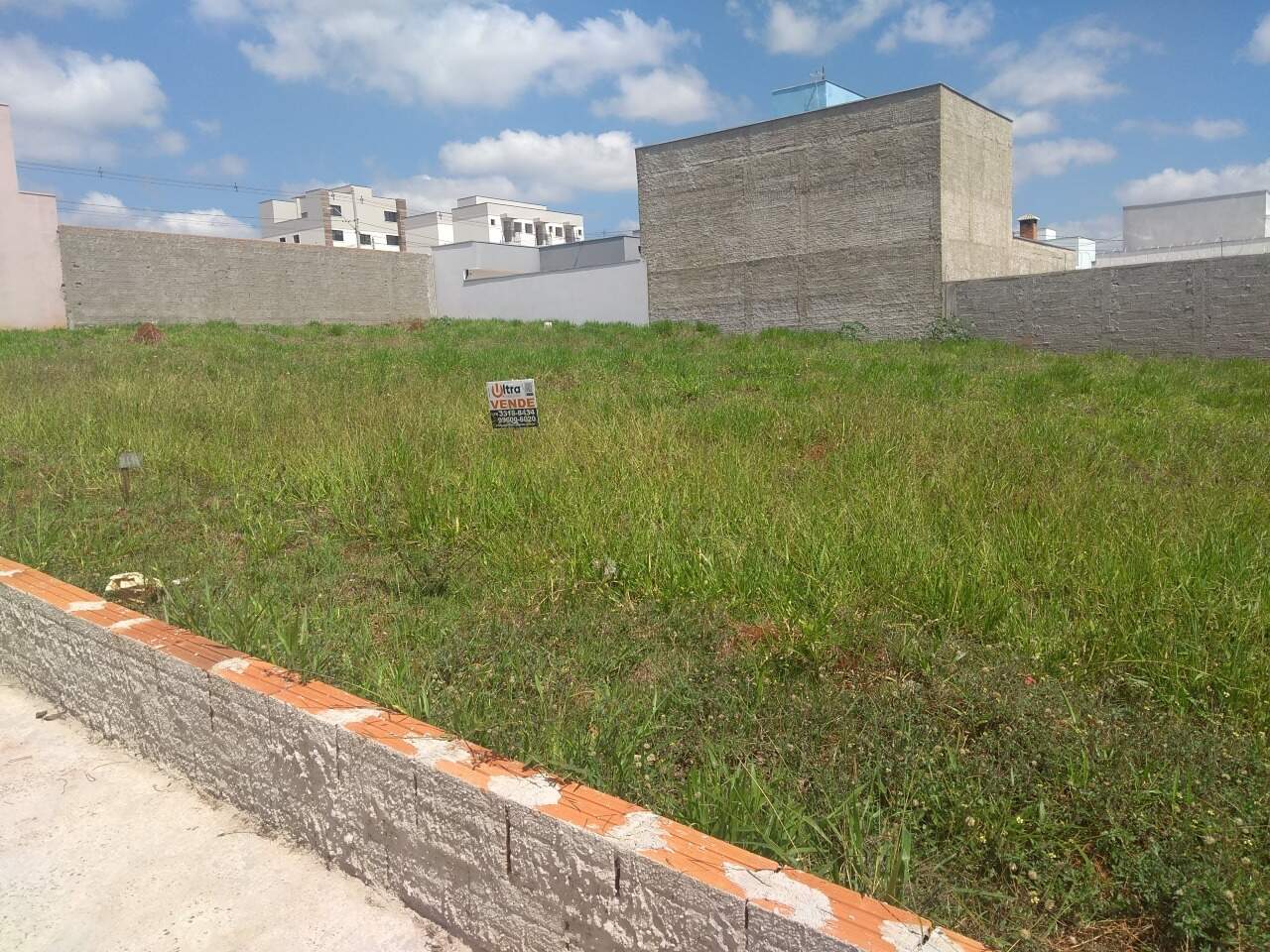 Terreno à venda no Portal Ville Jardins: 