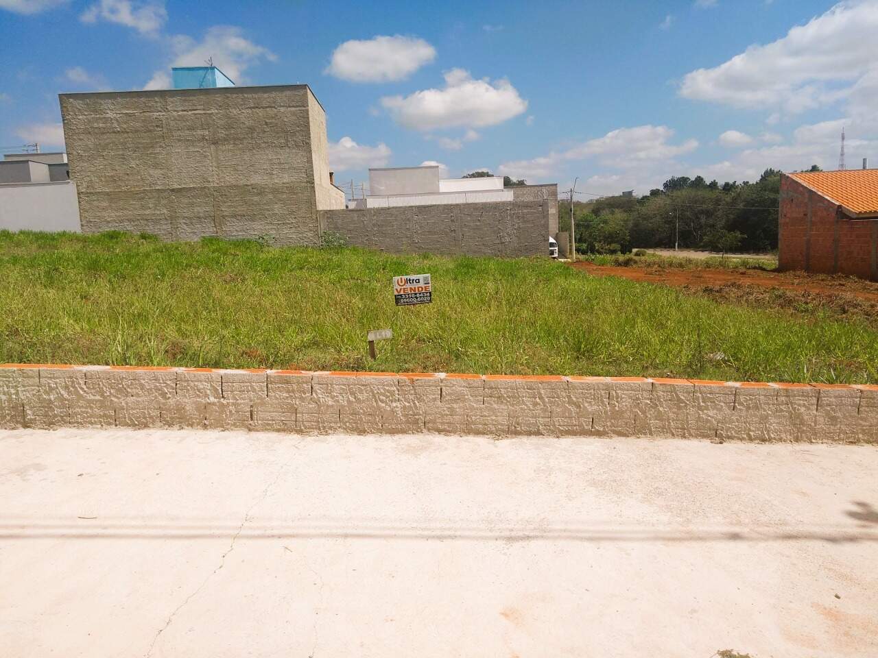 Terreno à venda no Portal Ville Jardins: 