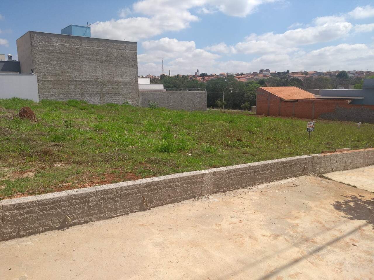 Terreno à venda no Portal Ville Jardins: 