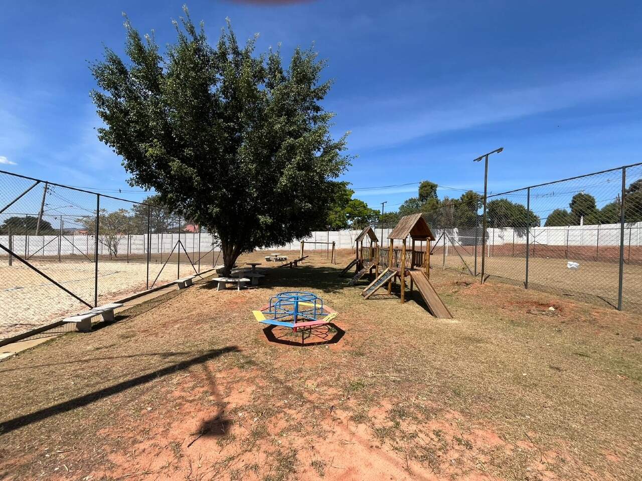 Terreno à venda no Tropicália Garden: 